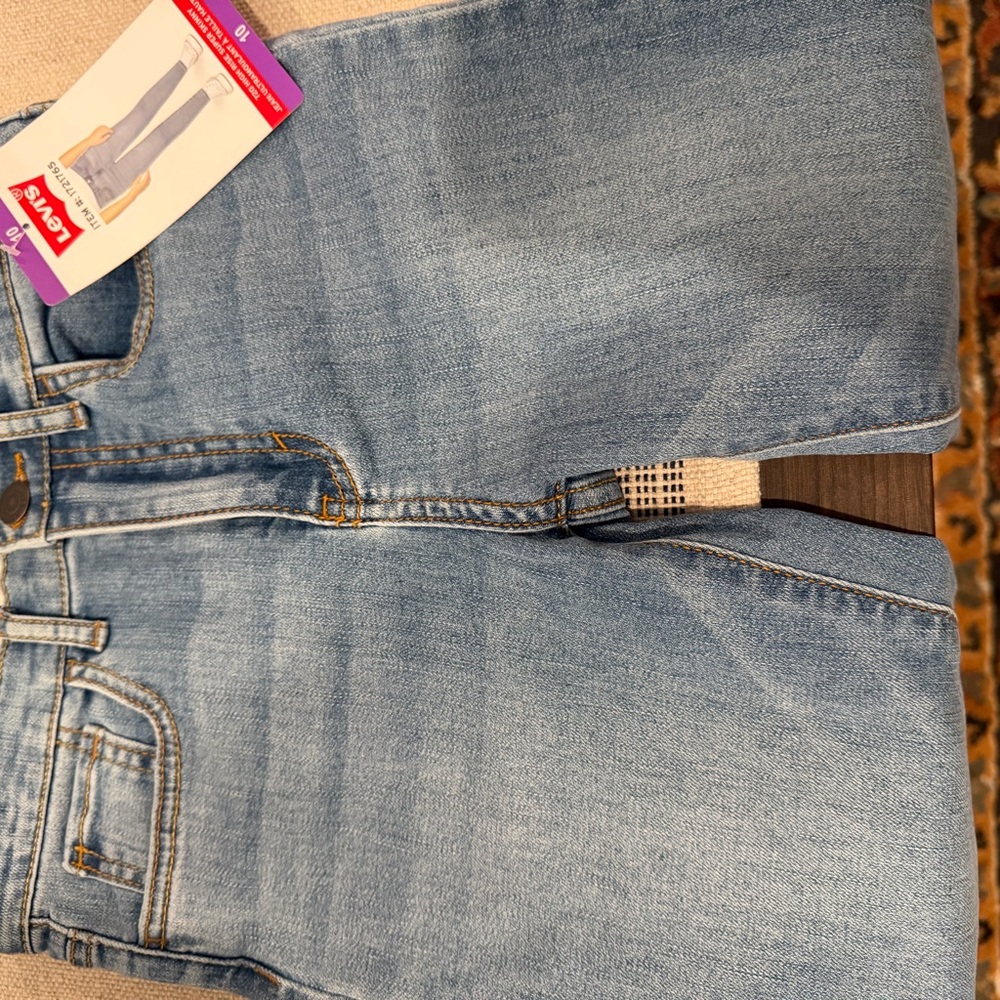 Levi's Women's Classic Light Blue Straight Leg Skinny Jeans